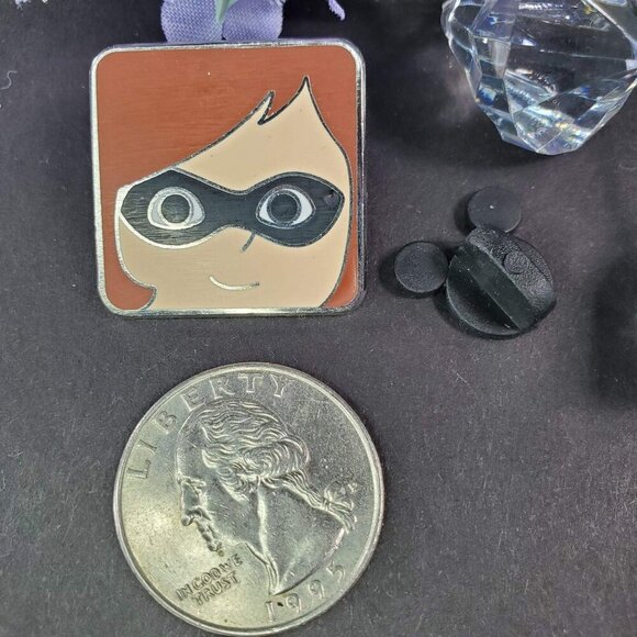Disney Mrs Incredible Incredibles Pixar Trading Pin Lapel Pin Brooch Jewelry - Picture 2 of 5